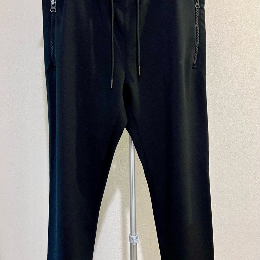 Magaschoni Black Jogger Sweatpants 
Size Medium